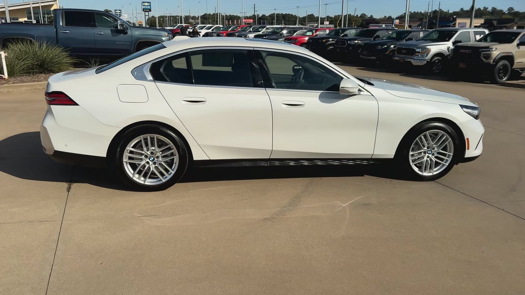 Used 2024 BMW 530i w/ Convenience Package RWD image 4