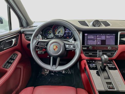 Certified 2026 Porsche Macan AWD/4WD image 25