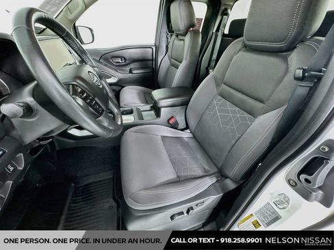 Used 2025 Nissan Frontier SV w/ SV Convenience Package RWD image 21