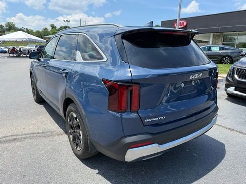 Used 2024 Kia Sorento S w/ Panoramic Sunroof Package FWD image 5