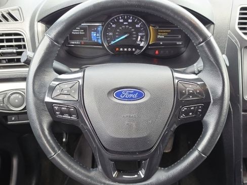 Used 2018 Ford Explorer XLT w/ Equipment Group 201A FWD image 16