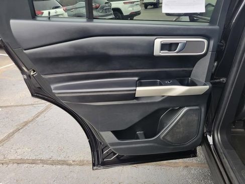 Used 2022 Ford Explorer XLT w/ Equipment Group 202A image 14