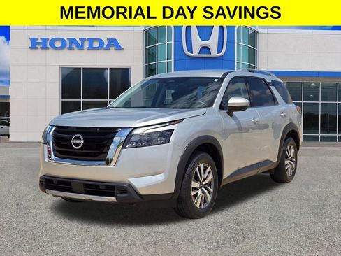 Used 2025 Nissan Pathfinder SL FWD image 7