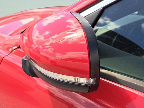 Used 2018 Jaguar XE Premium image 4