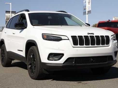 New 2023 Jeep Cherokee Altitude Lux image 30