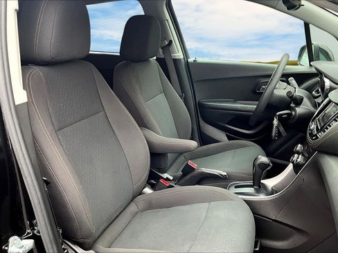 Used 2022 Chevrolet Trax LS w/ Tint and Cruise Package image 21