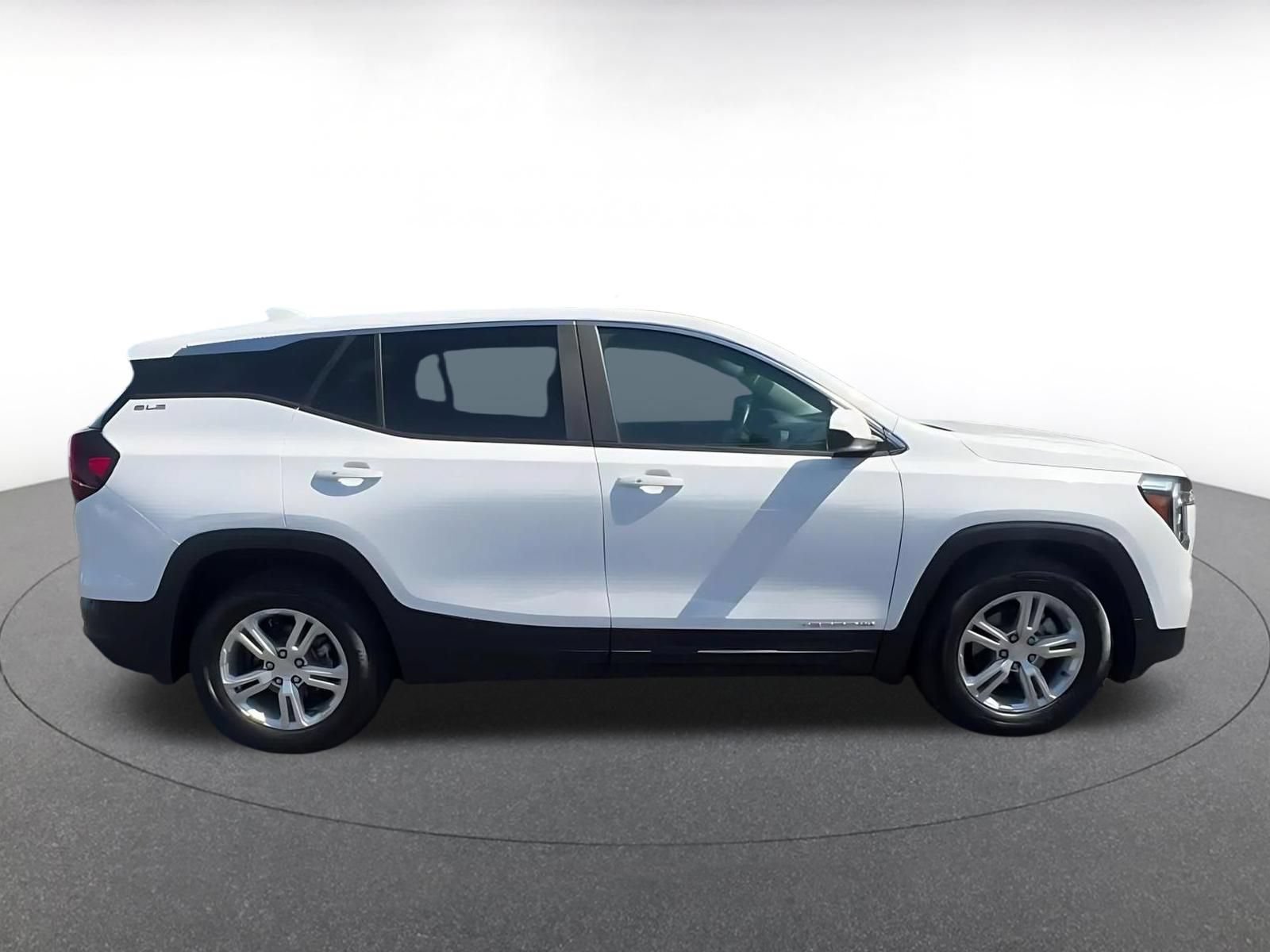 Used 2024 GMC Terrain SLE FWD image 15