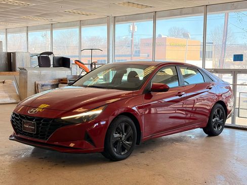 Used 2022 Hyundai Elantra SEL FWD image 45