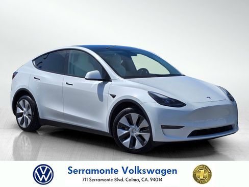 Used 2023 Tesla Model Y Long Range AWD/4WD image 1