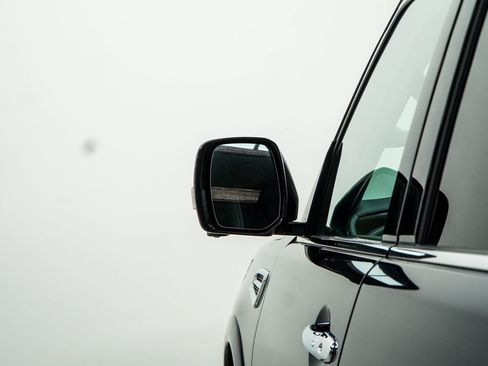 Used 2023 Nissan Armada SL w/ Captain's Chairs Package image 14