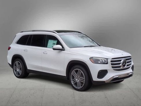 Used 2025 Mercedes-Benz GLS 450 4MATIC image 2