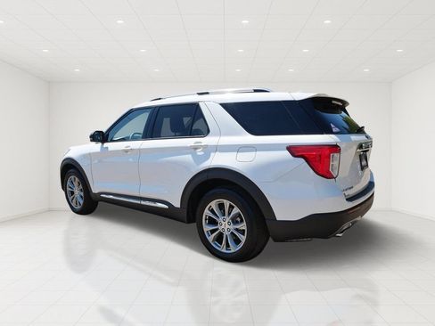 Certified 2023 Ford Explorer Limited w/ Equipment Group 301A AWD/4WD image 4
