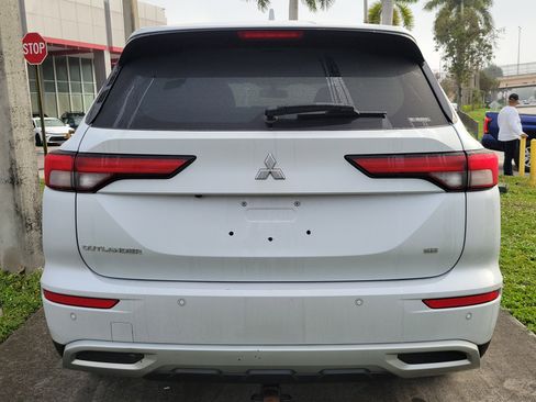 Used 2022 Mitsubishi Outlander SE image 5