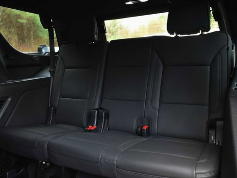 Used 2025 Chevrolet Tahoe High Country AWD/4WD image 16