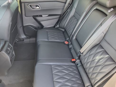 New 2026 Nissan Rogue Platinum image 11