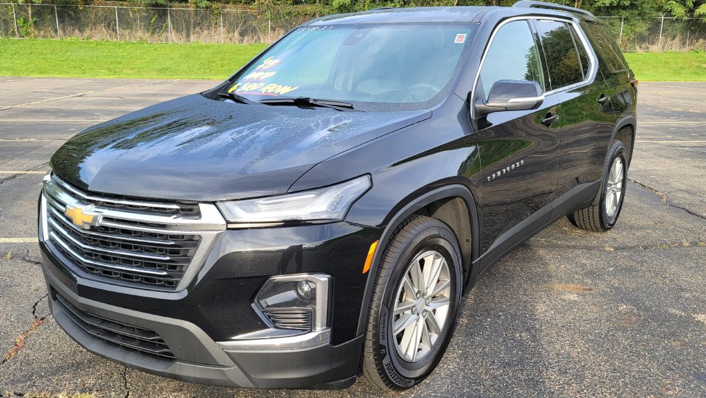 Used 2023 Chevrolet Traverse LT w/ LPO, Cargo Package AWD/4WD image 3