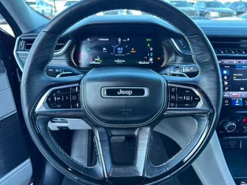 Used 2022 Jeep Grand Cherokee Overland w/ Advanced Protech Group III image 3