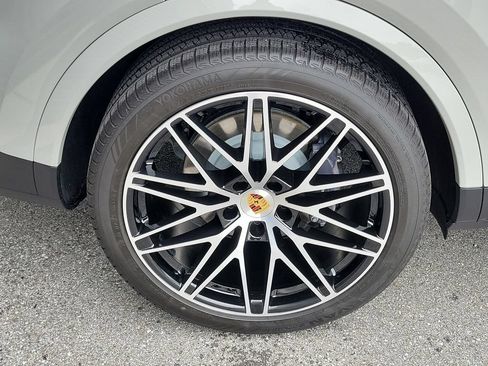 Certified 2024 Porsche Cayenne Coupe AWD/4WD image 14