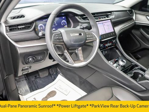 Used 2023 Jeep Grand Cherokee Limited AWD/4WD image 5