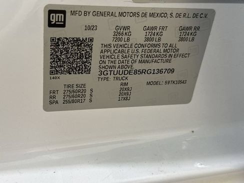 Used 2024 GMC Sierra 1500 SLT w/ SLT Premium Plus Package AWD/4WD image 34