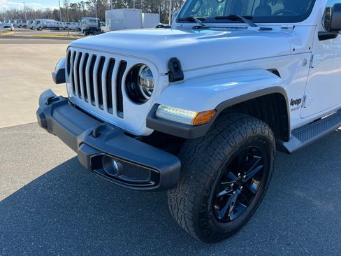 Used 2020 Jeep Wrangler Unlimited Sahara AWD/4WD image 11