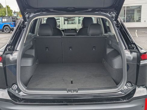 Used 2025 Volkswagen Tiguan SE FWD image 27