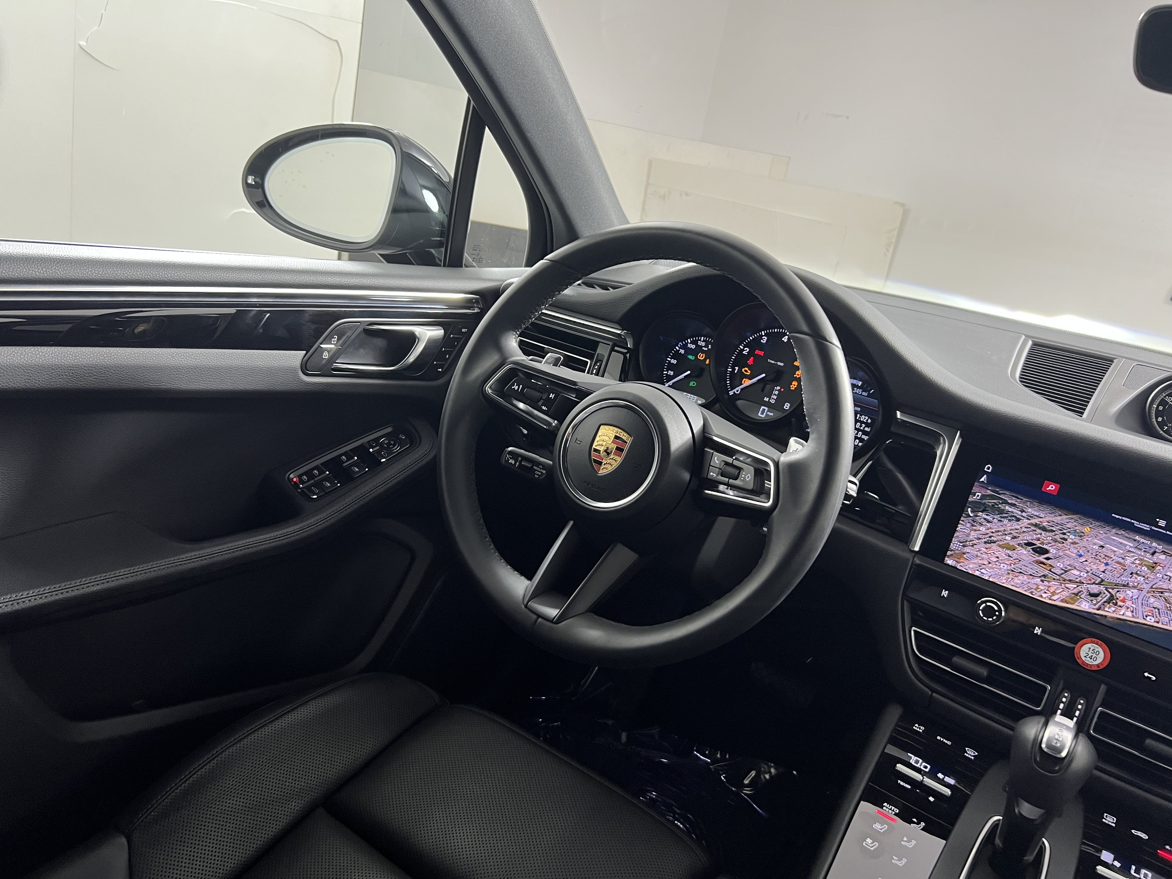 Certified 2026 Porsche Macan AWD/4WD image 12