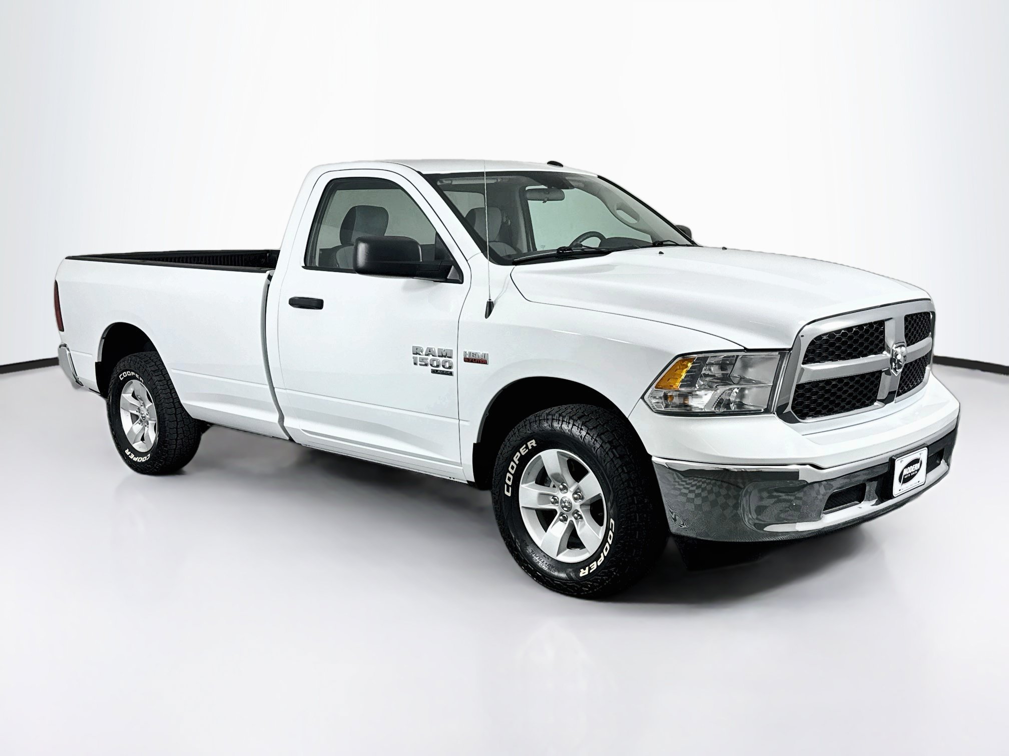 Used 2022 RAM 1500 Classic SLT AWD/4WD image 2