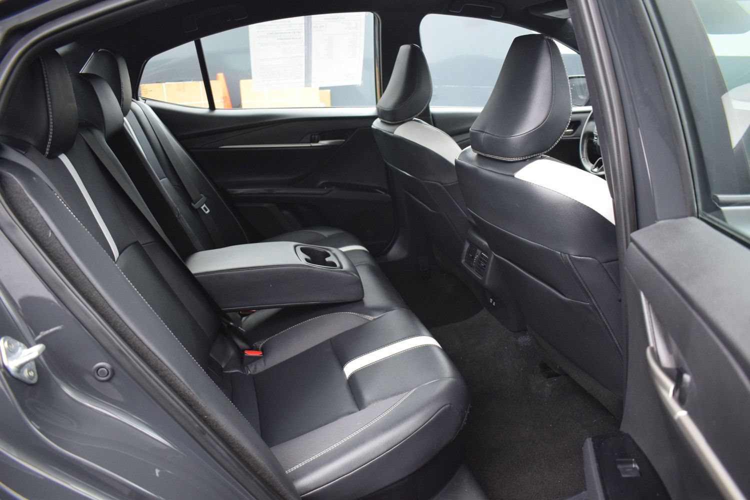 Used 2025 Toyota Camry SE FWD image 11