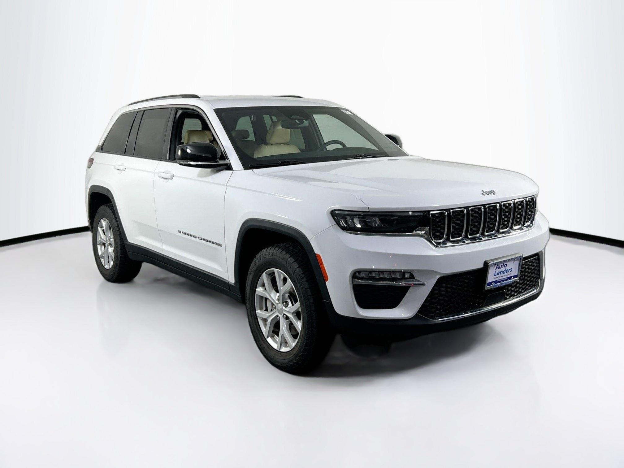 Used 2023 Jeep Grand Cherokee Limited AWD/4WD image 3