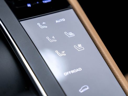 Certified 2025 Porsche Macan image 24