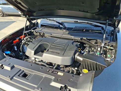 Certified 2025 Land Rover Defender 110 S image 31