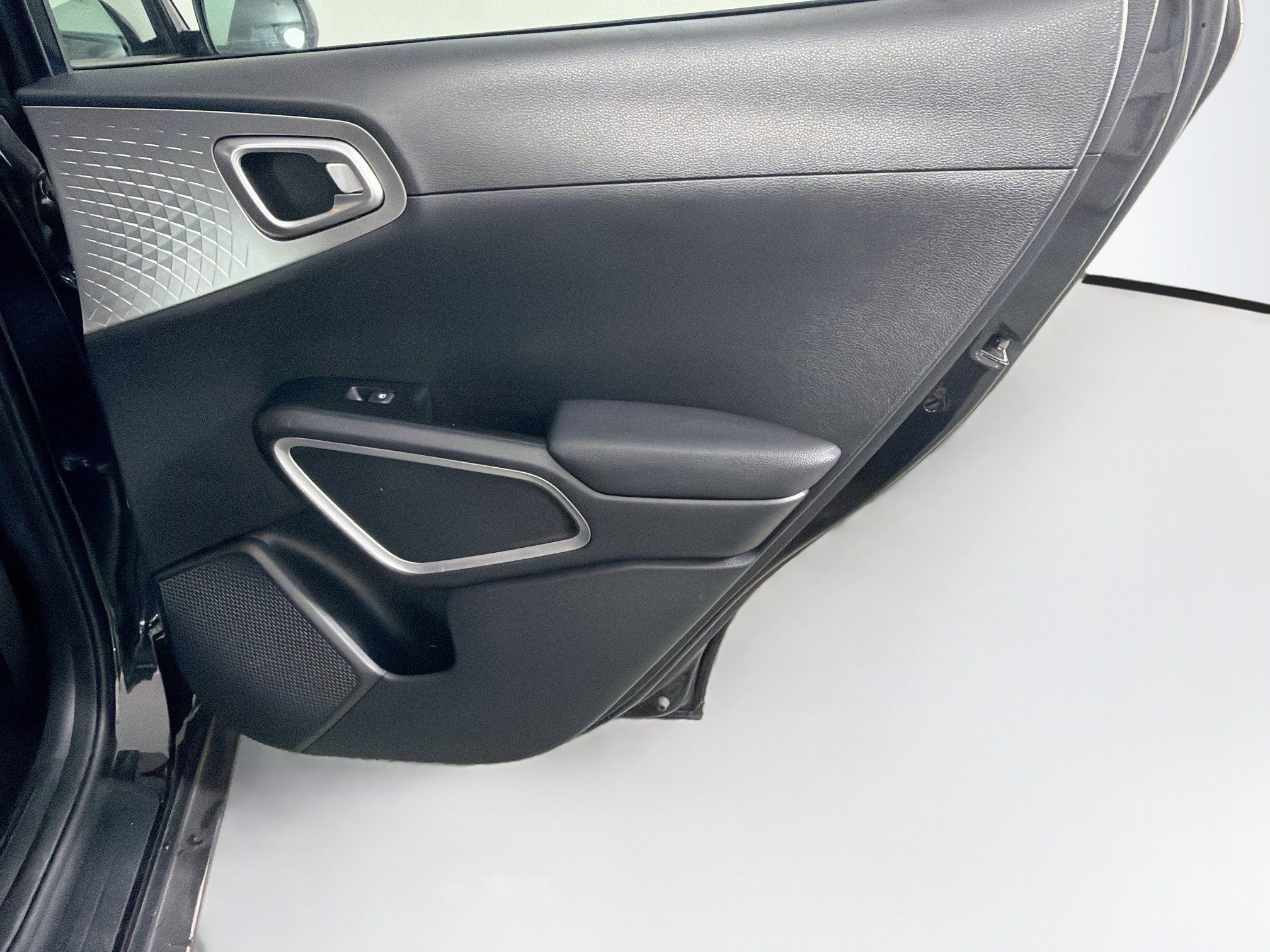 Used 2025 Kia Soul LX w/ LX Technology Package FWD image 30
