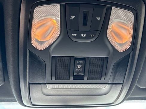 Used 2024 RAM 2500 Tradesman w/ Chrome Appearance Group AWD/4WD image 18