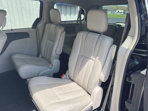 Used 2011 Chrysler Town & Country Touring-L w/ Entertainment Group #2 FWD image 12