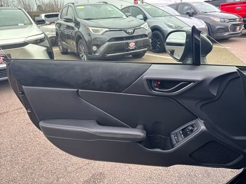 Used 2024 Toyota GR86 Premium image 30