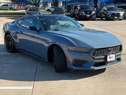 Used 2025 Ford Mustang Coupe image 4