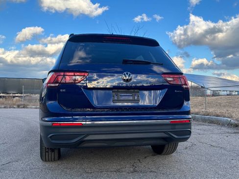 Used 2024 Volkswagen Tiguan SE w/ Panoramic Sunroof Package image 4