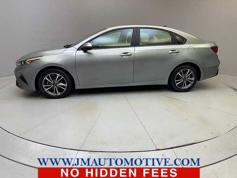 Used 2023 Kia Forte LXS w/ LXS Technology Package FWD image 2