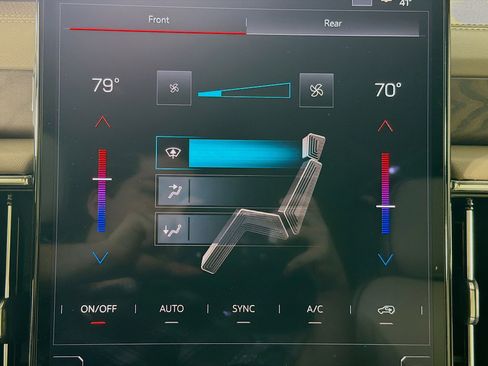 Used 2025 GMC Yukon Denali w/ Denali Reserve Package image 18