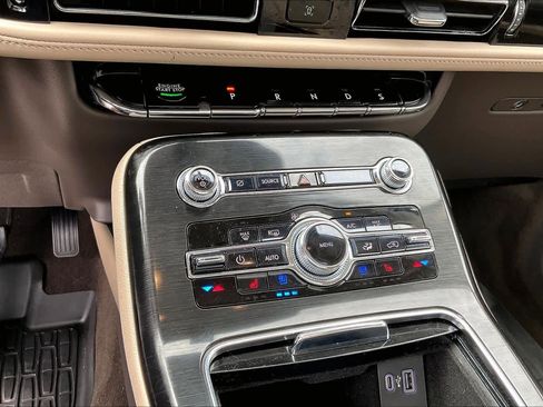 Used 2023 Lincoln Nautilus Reserve AWD/4WD image 30