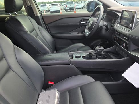 Used 2023 Nissan Rogue SV w/ SV Premium B Package AWD/4WD image 11