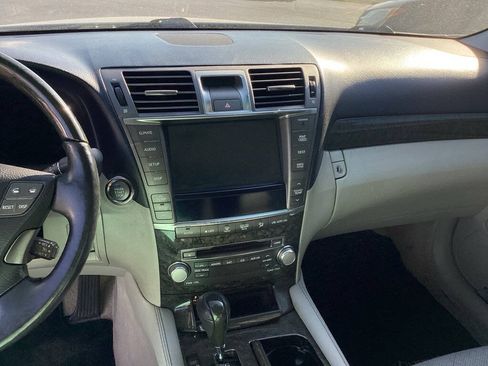 Used 2010 Lexus LS 460 RWD image 9