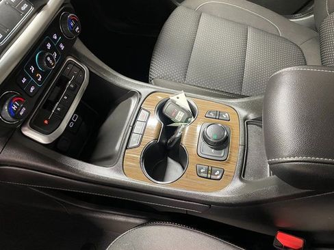 Used 2023 GMC Acadia SLE w/ Driver Convenience Package image 17