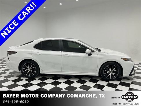 Used 2024 Toyota Camry SE image 6