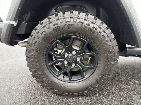 Used 2025 Jeep Wrangler Willys image 18