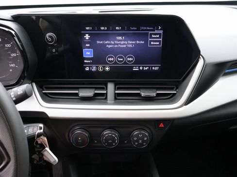 Used 2024 Chevrolet Trax LS w/ LS Convenience Package image 23