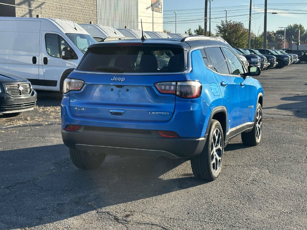 Used 2024 Jeep Compass Limited w/ Sun and Sound Group AWD/4WD image 4