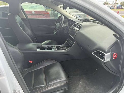 Used 2017 Jaguar XE Prestige image 8