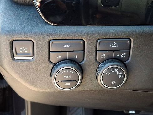 Used 2022 Chevrolet Silverado 1500 LT AWD/4WD image 19